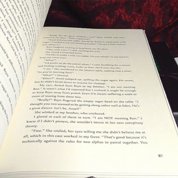 Andrea Cremer books (2) - Picture 3 of 6